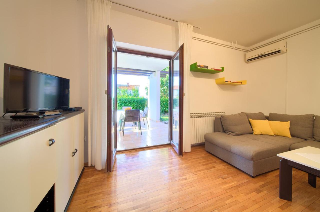 Apartments Meri Нивице Екстериор снимка