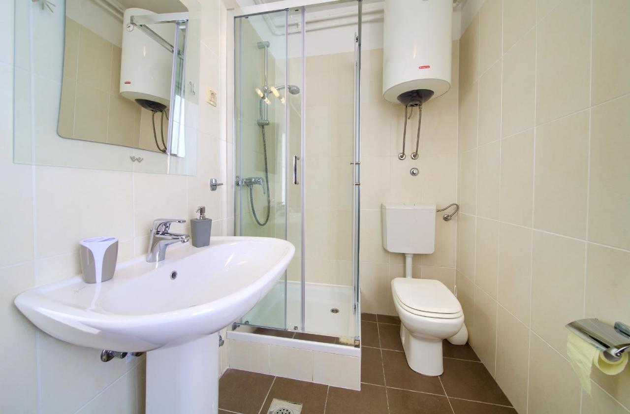 Apartments Meri Нивице Екстериор снимка