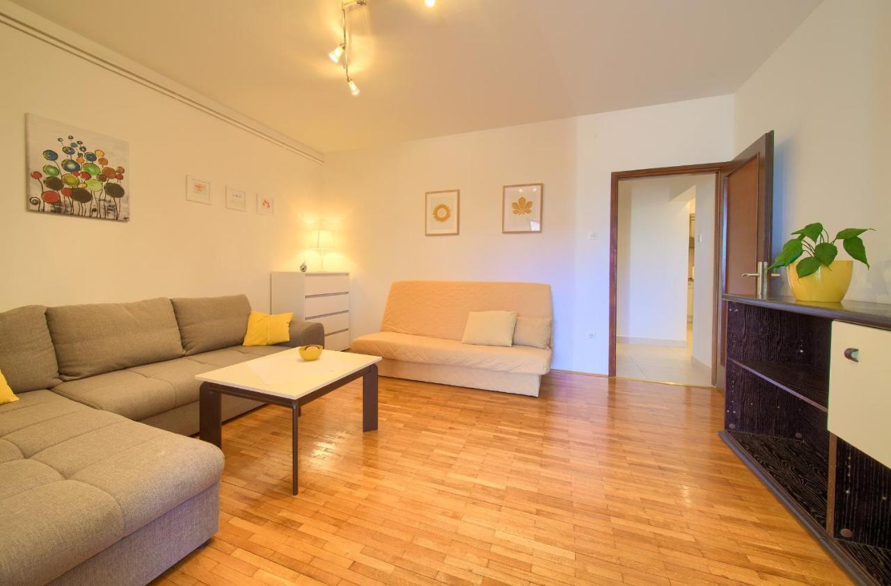 Apartments Meri Нивице Екстериор снимка